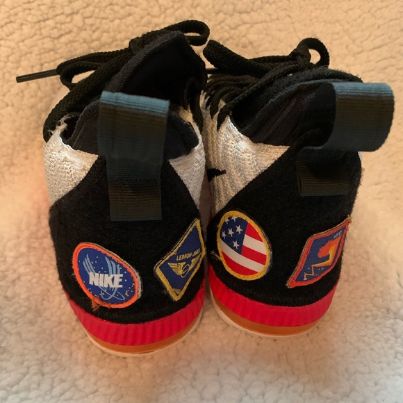 Boys, Size 5.5,Good Condition,White,Nike LeBron 16 - Picture 4 of 6